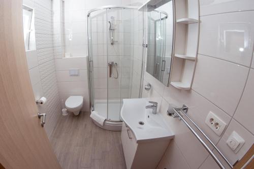 Family-friendly apartments with swimming pool Biograd na Moru, Biograd - 23912