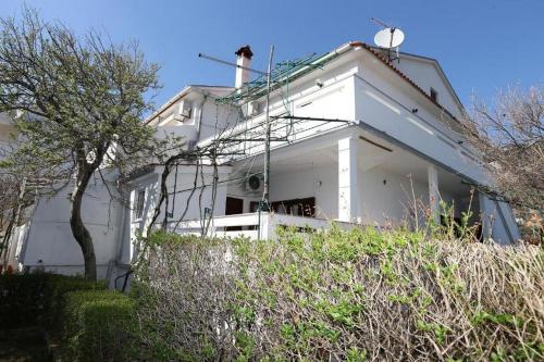 Apartments with a parking space Baska, Krk - 23999