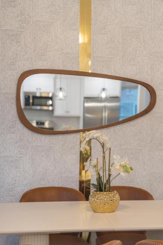 Gambar di galeri bagi Upscale 4BR Retreat at the Reservoir! di Bridgeport