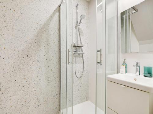 Photo de la galerie de l'établissement Modern Apartment - 1BR-4P - Nanterre, à Nanterre