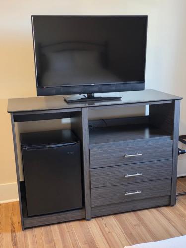 a entertainment center with a flat screen tv on top at Historic Griffin Hotel in Griffin