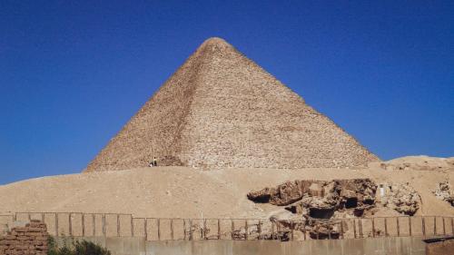 a view of the sphinx and the pyramid at Pyramids Lounge Guest House in Cairo