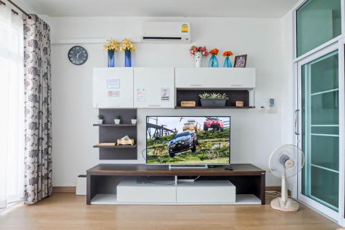 a living room with a flat screen tv on a table at บ้านเลียบโขง@นครพนม in Nakhon Phanom