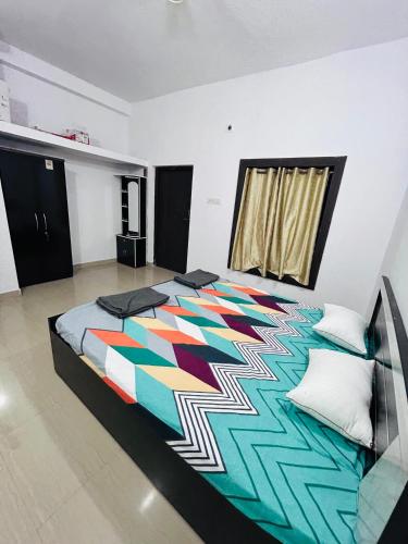 Katil atau katil-katil dalam bilik di 3 BHK Holiday Home