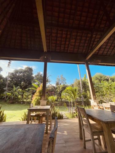 Jardín al aire libre en Apit Lawang EcoLodge Nusa Penida