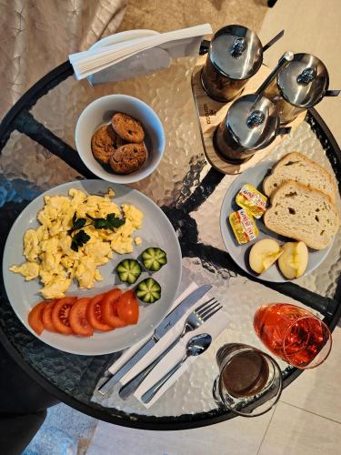 Φαγητό σε αυτό το διαμέρισμα ή κάπου εκεί κοντά