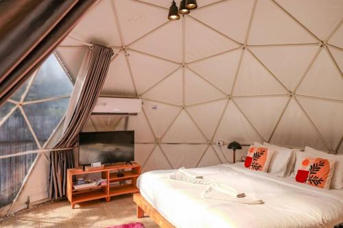 Postel nebo postele na pokoji v ubytování Glamping hill khaoyai