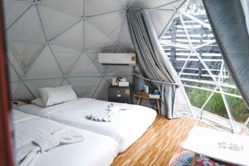 Postel nebo postele na pokoji v ubytování Glamping hill khaoyai