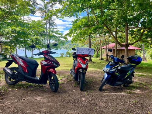 two motorcycles parked next to a sign that says top run at Virly’z Top View Resort in Tudela