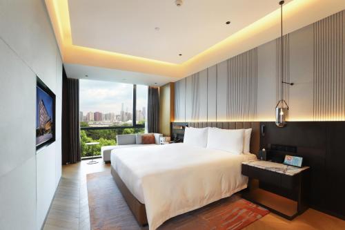 Katil atau katil-katil dalam bilik di Shanghai Expo RiverSide Hotel