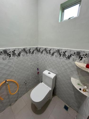 a bathroom with a toilet and a sink at D' Bamboo Madu Homestay in Yan