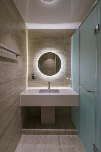 a bathroom with a sink and a mirror at Meomulda Gwangalli Gamsung in Busan