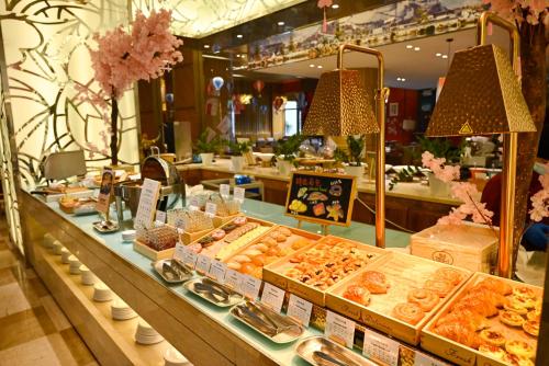 a bakery with donuts and other pastries on display at Pullman Wenzhou in Wenzhou