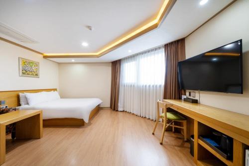TV a/nebo společenská místnost v ubytování Nohyung Hotel
