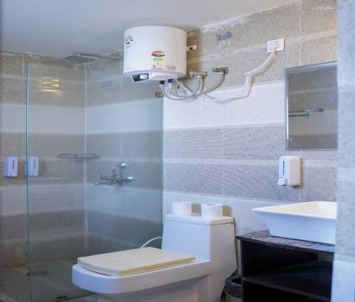Koupelna v ubytování Vrindavan Dreams Hotel and Suites