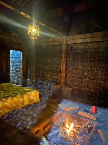 a room with a bed and a fire in it at Vieille Maison de Ma Lé in Mia Si