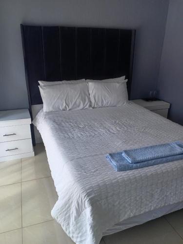 Ένα ή περισσότερα κρεβάτια σε δωμάτιο στο Crystal Park Guest house