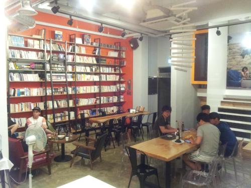 a group of people sitting at tables in a library at Andong Poong-gyung HOSTEL n LIBRARY in Andong