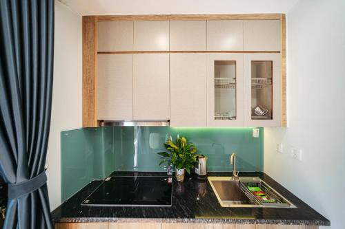 Η κουζίνα ή μικρή κουζίνα στο DinhThon-KeangNam-HaNoi Homestay and Apartment ALAYA 15