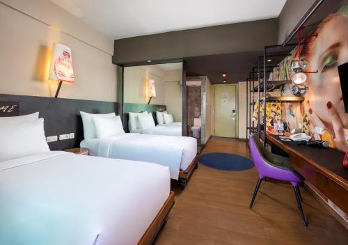 Viva Dash Hotel Seminyakにあるベッド