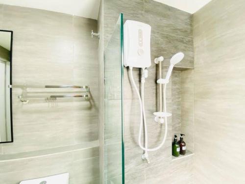 MayaBay Residence SplashMania Gamuda Cove Homestay by Sleepy Bearにあるバスルーム