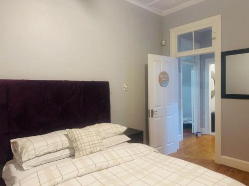 Ένα ή περισσότερα κρεβάτια σε δωμάτιο στο HomeAway Self Catering Accommodation