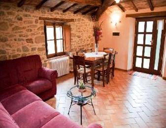 a living room with a couch and a table at Agriturismo La Casina in Caprese Michelangelo