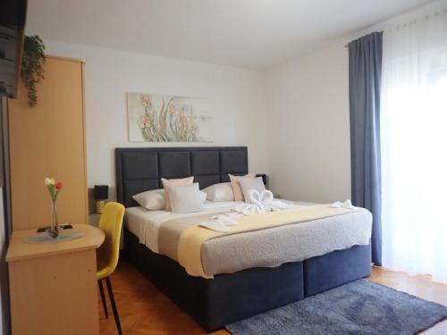 Posteľ alebo postele v izbe v ubytovaní Apartmani NIL