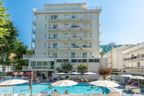 Bazén v ubytování Hotel Aiglon nebo v jeho okolí
