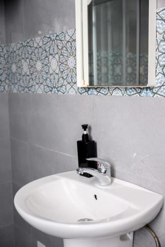 Φωτογραφία από το άλμπουμ του F9 Room 3, Private Room two single beds with shared bathroom in shared Flat σε Msida
