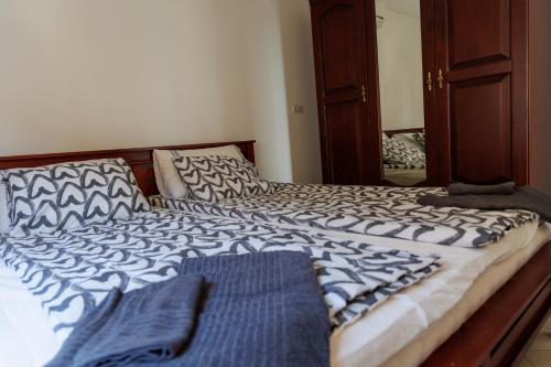 En eller flere senge i et værelse på Chaweng Hill with pool