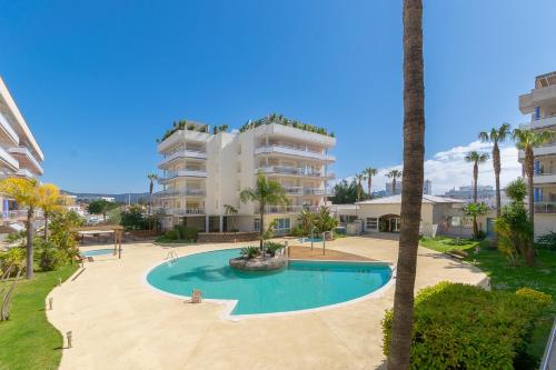 Bonito aparatamento con vistas a la piscina AV-70