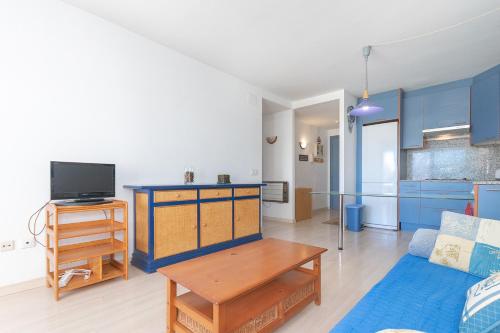 Bonito aparatamento con vistas a la piscina AV-70
