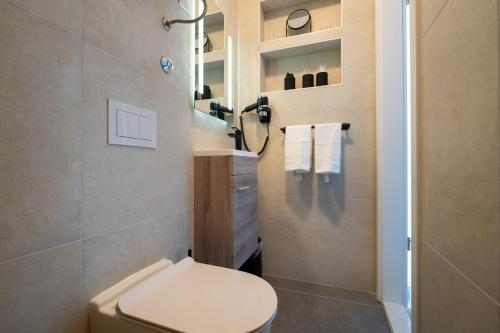 Zara Penthouse with top roof terrace and hot tub