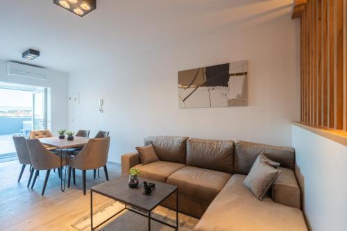 Zara Penthouse with top roof terrace and hot tub