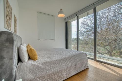 Llit o llits en una habitació de Avenue 103 3 BED