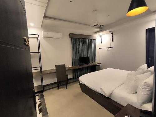 Postel nebo postele na pokoji v ubytování Xefan Hotel and Suites