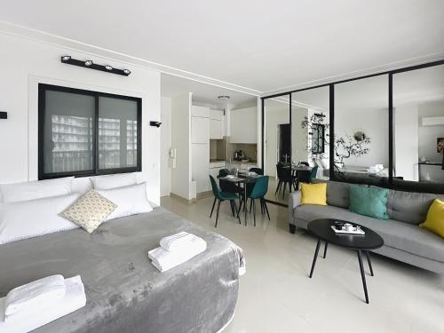 Studio apartment on La Croisette with terrace