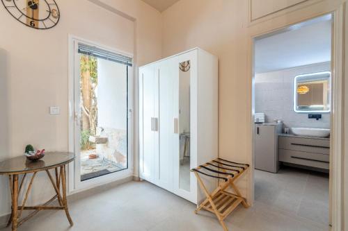 Petra stylish moderm apt near sea