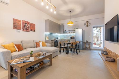 Petra stylish moderm apt near sea