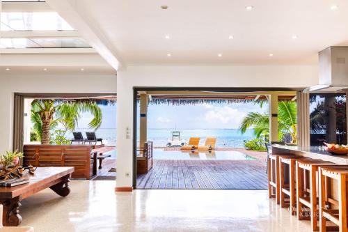 an open living room with a view of the ocean at Villa Iti - 3BR Oceanfront Villa w Beautiful Pool in Maharepa