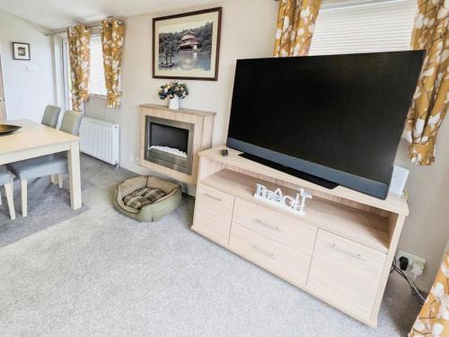 a living room with a large flat screen tv at Mollys Lodge in Ryde
