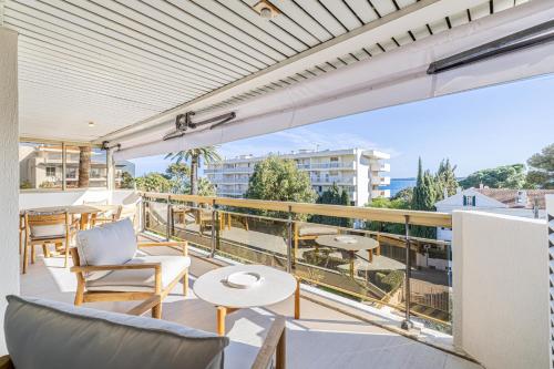 REF 1980 - Cannes palm Beach sea view