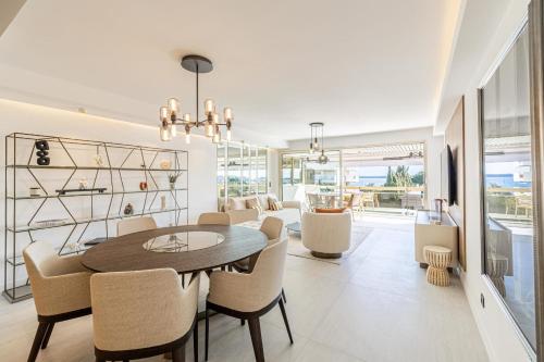REF 1980 - Cannes palm Beach sea view