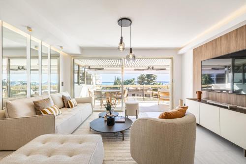 REF 1980 - Cannes palm Beach sea view