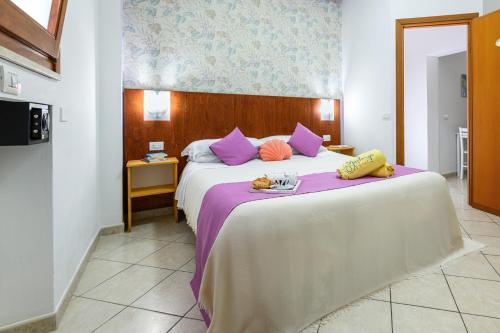Postel nebo postele na pokoji v ubytování Glicine room Sperlongaresort
