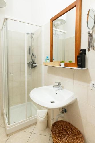 a bathroom with a sink and a shower at Glicine room Sperlongaresort in Sperlonga
