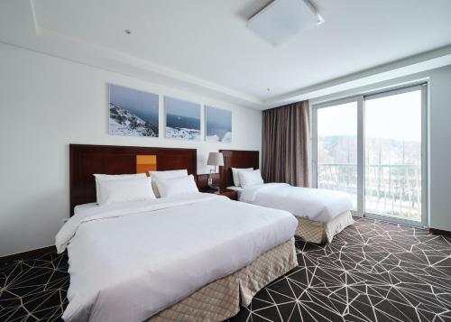 Ένα ή περισσότερα κρεβάτια σε δωμάτιο στο Pocheon Adonis Hotel