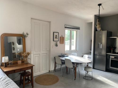 Fotografie z fotogalerie ubytování Jolie maison individuelle dans l’extrême sud v destinaci Monacia-dʼAullène