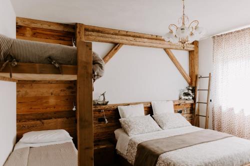 Postel nebo postele na pokoji v ubytování Fra Rose e Mughi